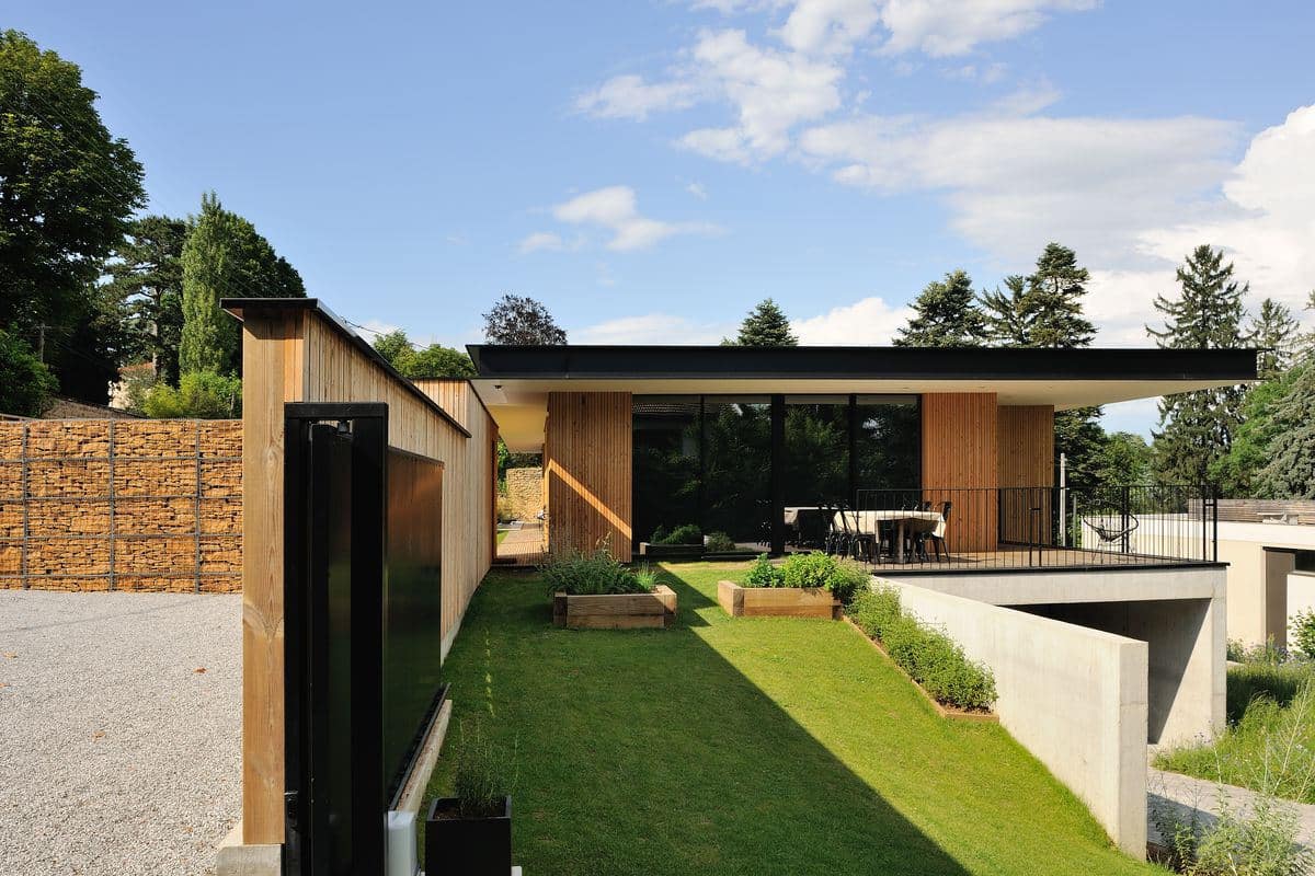 Maison individuelle contemporaine avec bassin de nage, à St-Cyr-au-Mont-d’Or