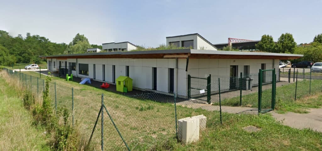 Vue d'ensemble du bâtiment multi-acceuil de Fareins